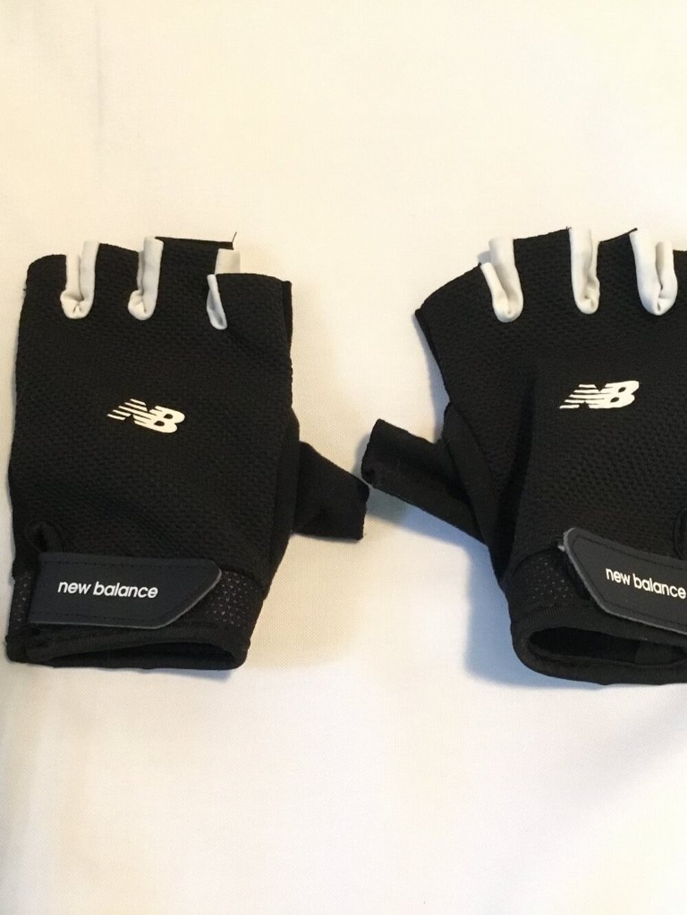 New Balance Fitness Gloves Breathable Mesh Padded Black White Women’s Size XL